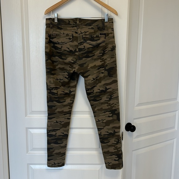 Fast Track Skinny Chino Capri
Pants In Human Nature Camo size 29 - Picture 3 of 16